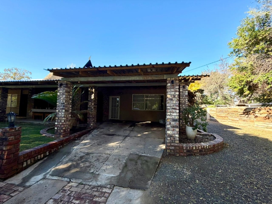 3 Bedroom Property for Sale in Oudtshoorn North Western Cape